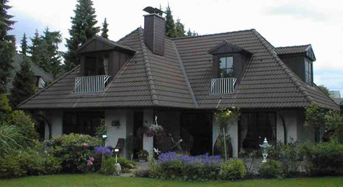 Crijep je najčešći materijal, koji pokriva većinu krovova na Hrvatskim kućama.